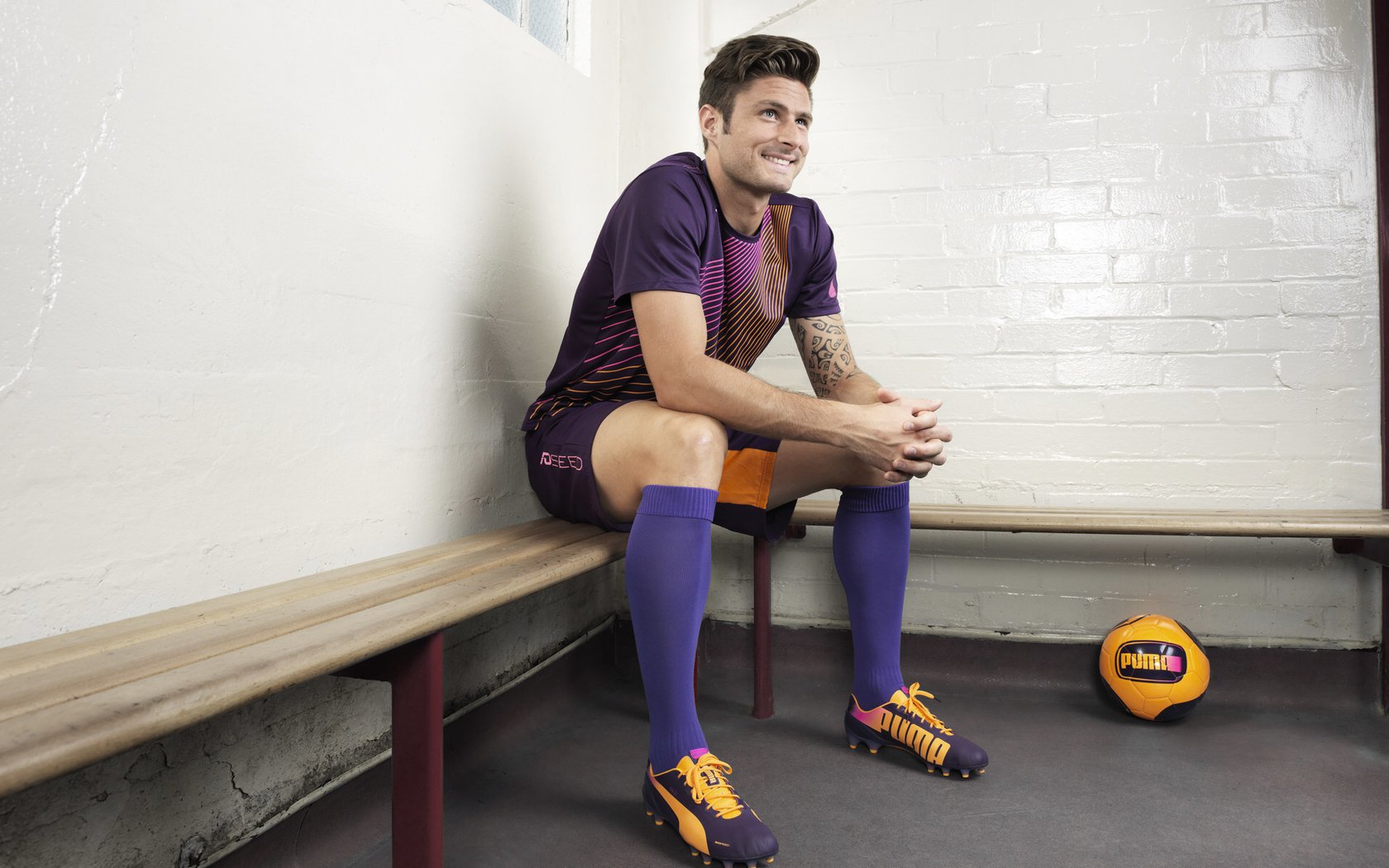 开云体育登录-莱比锡红牛碾压秘鲁，本泽马欧冠封神，现代足球的降维打击启示录  第2张